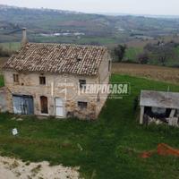 CASALE CON CORTE PRIVATA