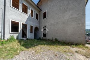 CASA DI CORTE A SAN GIOVANNI ILARIONE