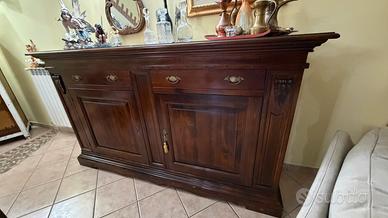 Tavolo, sedie e consolle artigianali