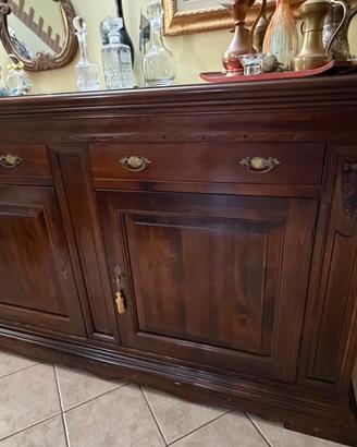 Tavolo, sedie e consolle artigianali