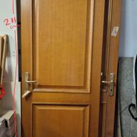 porta in legno massello con bugne