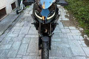 Bmw f900xr triple black full optional