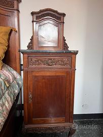 Comodino antico fine 800 in noce con marmo nero