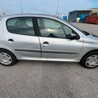 Peugeot 206 cc 1360 benzina 4 p apr. 2002