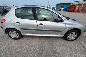 Peugeot 206 cc 1360 benzina 4 p apr. 2002