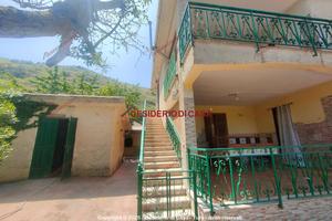 Casa, Santa Cristina Gela.