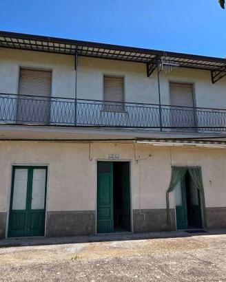 Rustico / Casale di 232 m² con più di 5 locali a S
