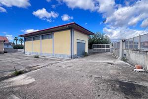 Capannone / Fondo a Gravina di Catania