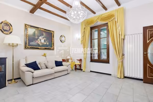ST244- PORZIONE DI CASA CON AMPIO GIARDINO PRIVATO