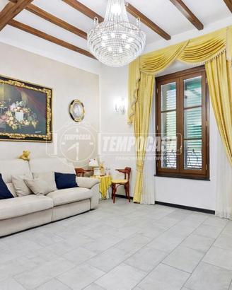 ST244- PORZIONE DI CASA CON AMPIO GIARDINO PRIVATO