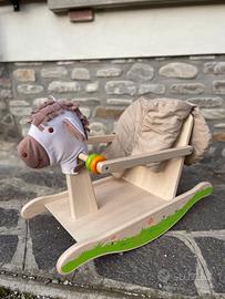 Dondolo in legno Pintoy