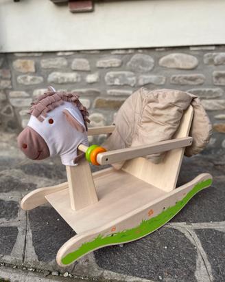 Dondolo in legno Pintoy