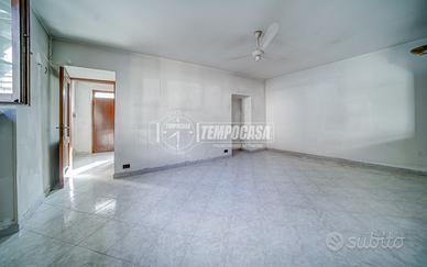 VERGIATE - TERRATETTO IN CENTRO