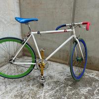 BICICLETTA CUSTOM A SCATTO FISSO