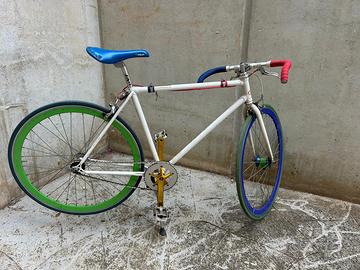 BICICLETTA CUSTOM A SCATTO FISSO