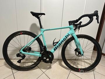 Bici da corsa Bianchi Infinito Carbon e PowerMeter