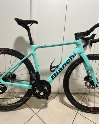 Bici da corsa Bianchi Infinito Carbon e PowerMeter