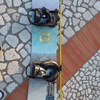 Tavola da snowboard completa di attacchi 