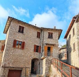 Casa di paese nel parco della valserra