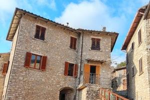 Casa di paese nel parco della valserra