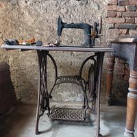 macchina da cucire anni 20-30 