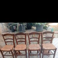 Sedie intrecciate in legno e paglia 