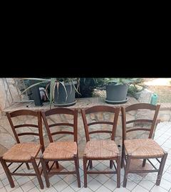 Sedie intrecciate in legno e paglia 