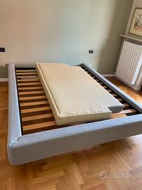 Letto matrimoniale con doghe in legno