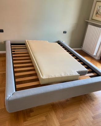 Letto matrimoniale con doghe in legno