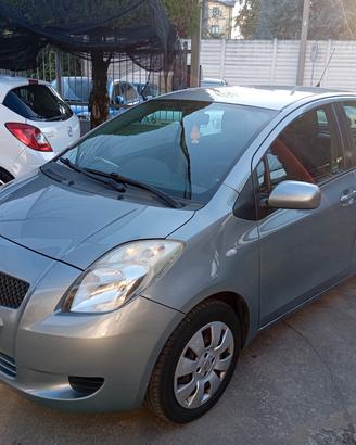Toyota Yaris 1.0 5 porte neopatentati
