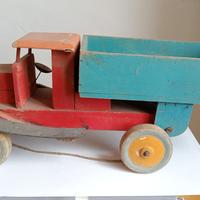 Giocattolo originale interamente in legno