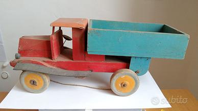 Giocattolo originale interamente in legno