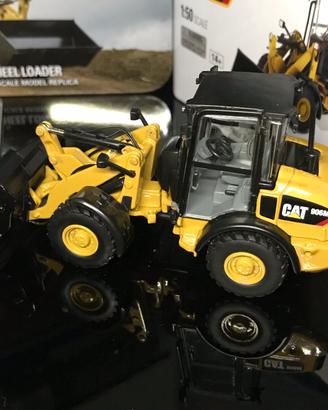 Caterpillar CAT906M - Ruspa Gommata 1:50
