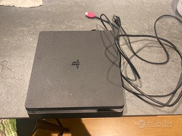 Ps4 con 2 Joistick e giochi (mai usati )