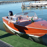 Motoscafo d'epoca in mogano tipo Riva
