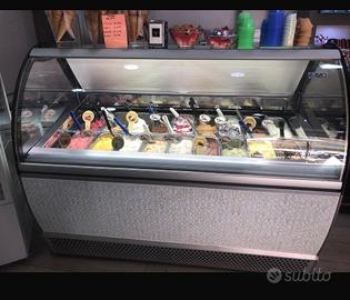 Vetrina gelati isa 18 gusti