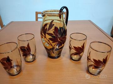 Caraffa e bicchieri antichi