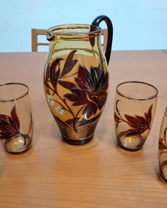 Caraffa e bicchieri antichi