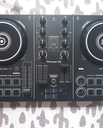 Pioneer DDJ 200 console.