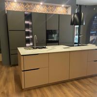 Cucina EXPO promo con ISOLA - colori a scelta