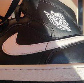 Scarpe Nike Air Jordan 1 Mid Nero e Bianco