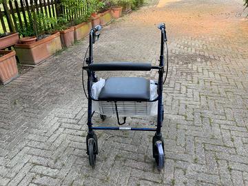 Deambulatore con seduta mai usato