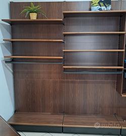 Arredamento negozio abbigliamento.