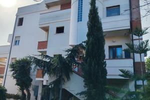 211 Intera palazzina 200 mt dal mare