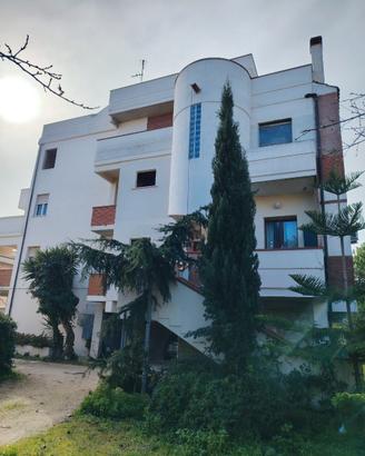 211 Intera palazzina 200 mt dal mare