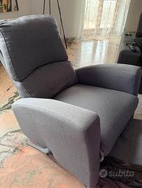 Poltrona relax dondolo con poggiapiedi estraibile