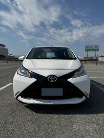 Toyota Aygo 2018 69cv automatica 5 porte bluetooth