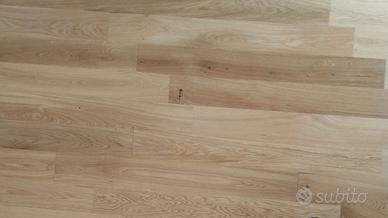 Parquet rovere rustico tradizionale in STOCK