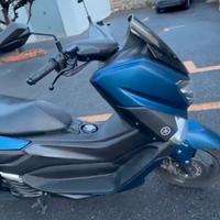 Scooter yamah 125 nmax particolari blu opaco