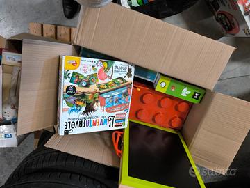 scatola piena di giochi fino a 5 anni